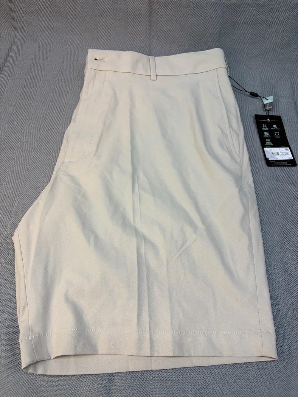 NWT Walter Hagan golf shorts men’s size 42 with 9 inch inseam light khaki color